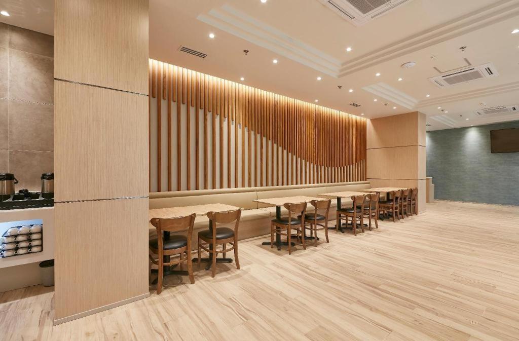 Wishton Hotel Yangon Exterior foto